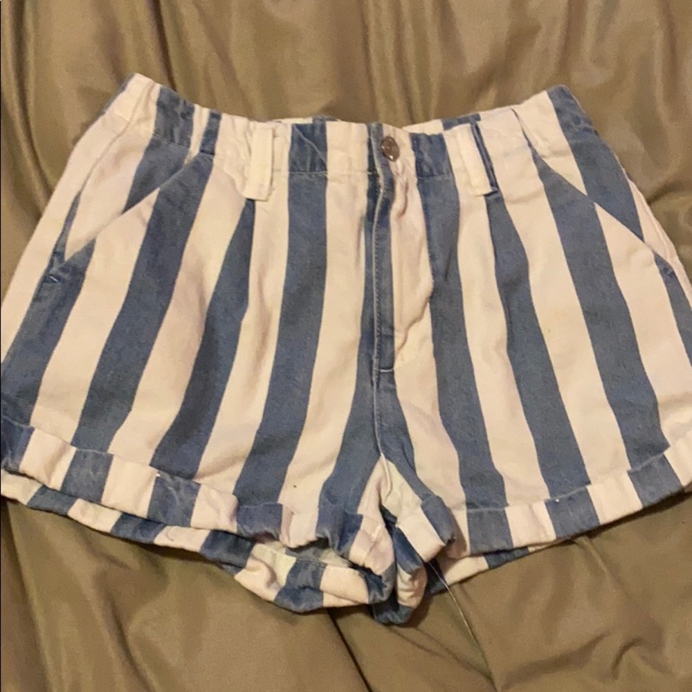 Stripped high waisted shorts